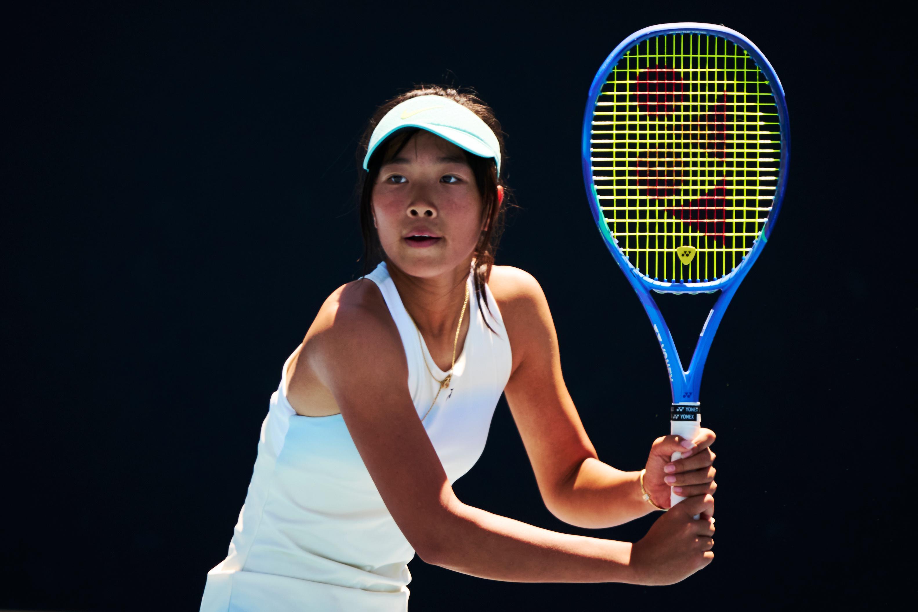 天天盈球下载-2-1进决赛冲冠!中国女网又一15岁新星崛起:8朵小花看齐郑钦文